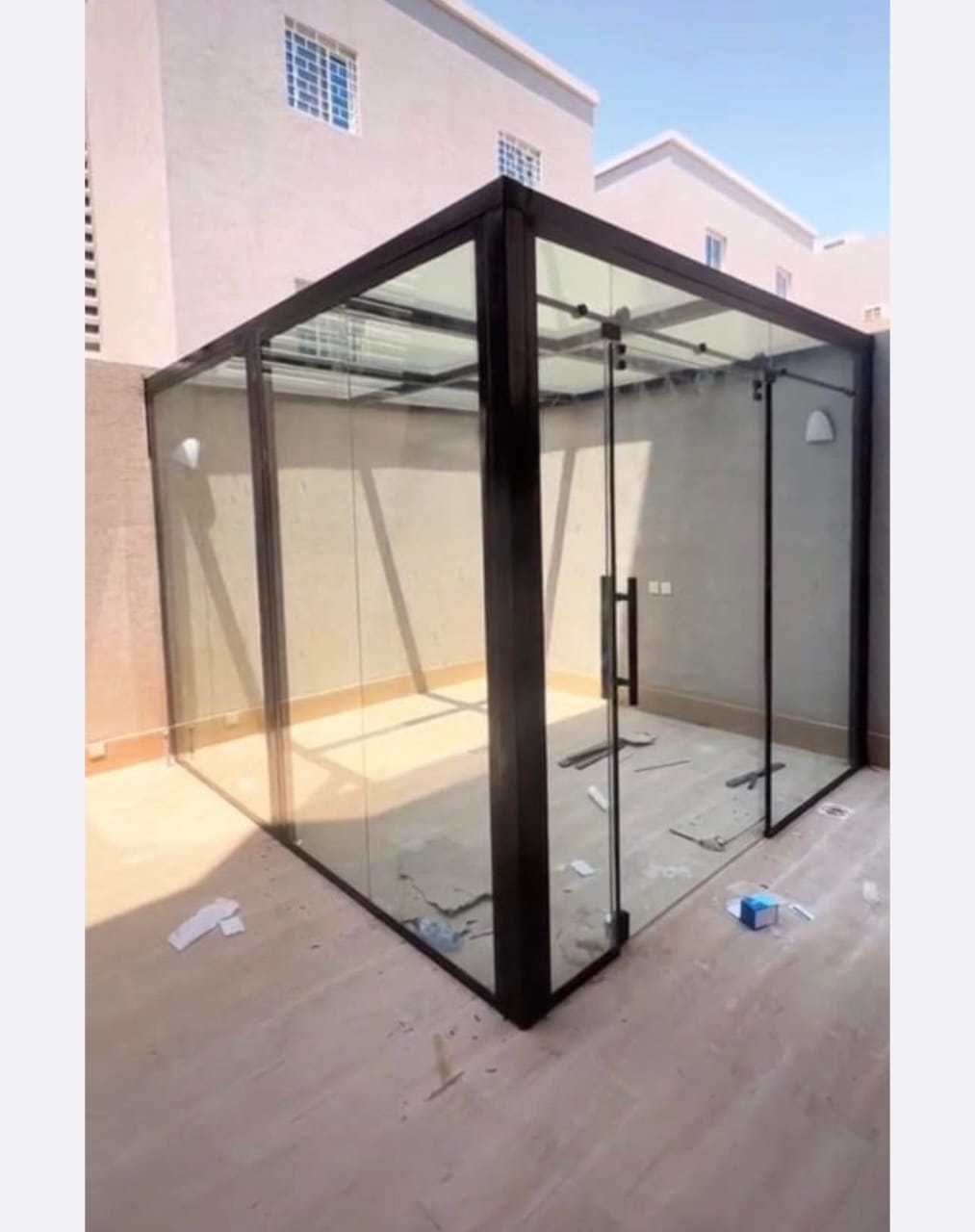 مكاتب قزاز وفواصل زجاجية