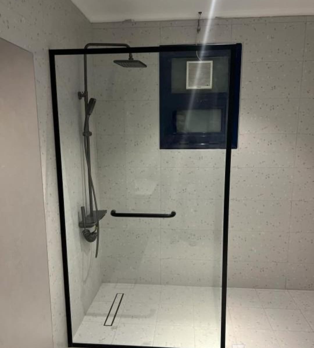 تفصيل شاور زجاج حسب المقاس الدمام تفصيل شاور زجاج حسب المقاس الدمام